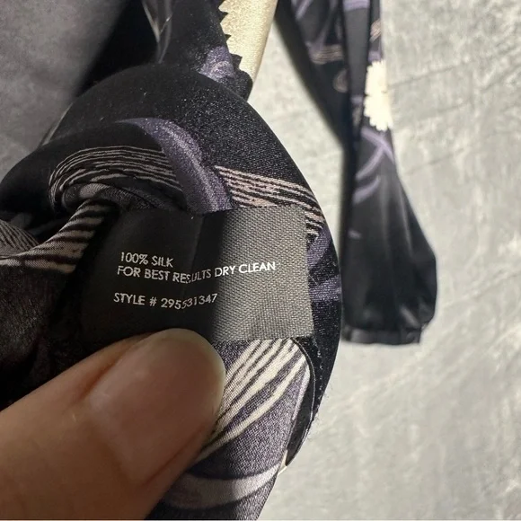 Club Monaco Briley Open-Back Black 100% Silk Floral Print Long Sleeve Blouse #44 - Picture 8 of 16